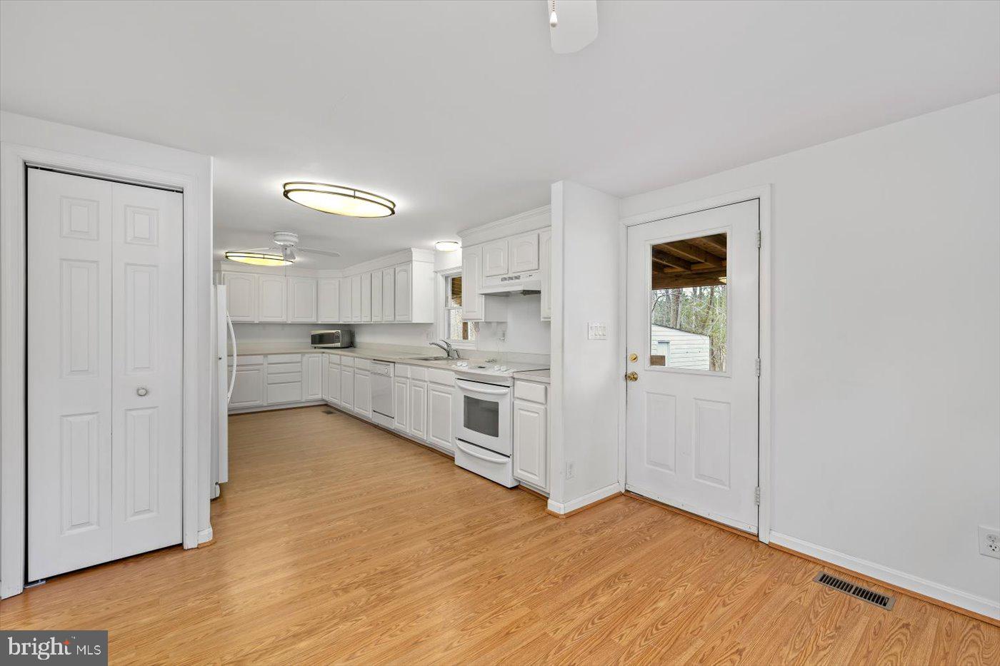 COUNTRY ACRES - Residential