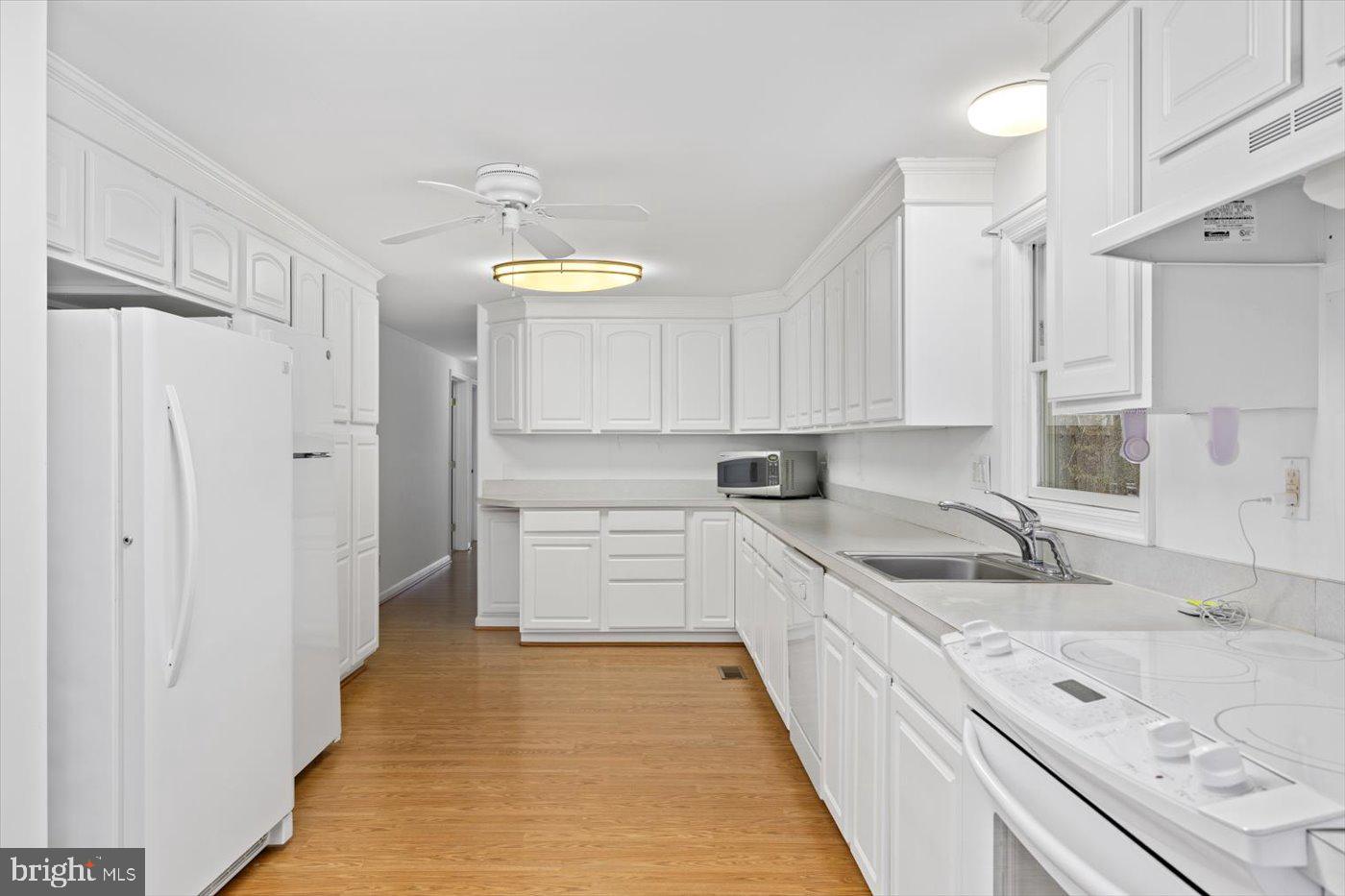 COUNTRY ACRES - Residential