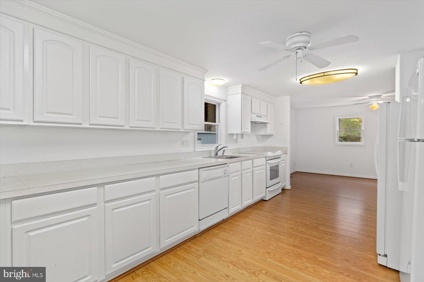 COUNTRY ACRES - Residential