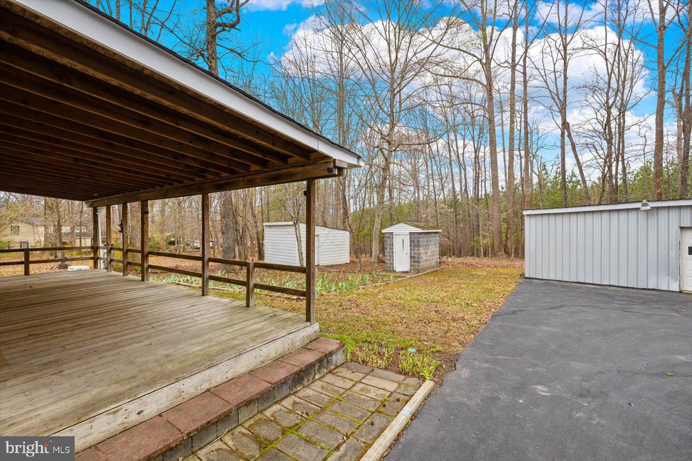 COUNTRY ACRES - Residential