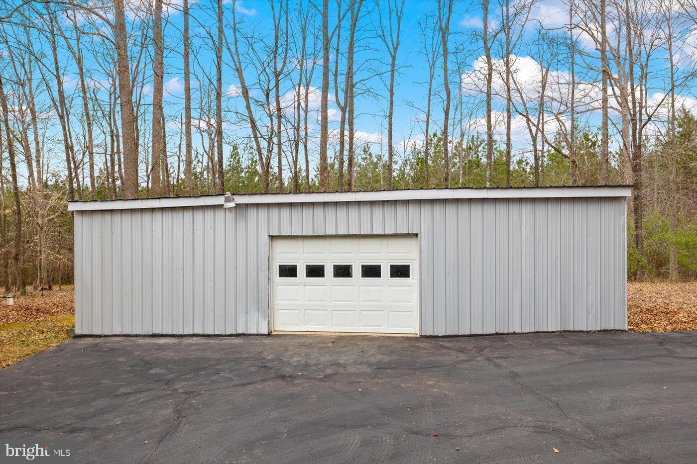 COUNTRY ACRES - Residential