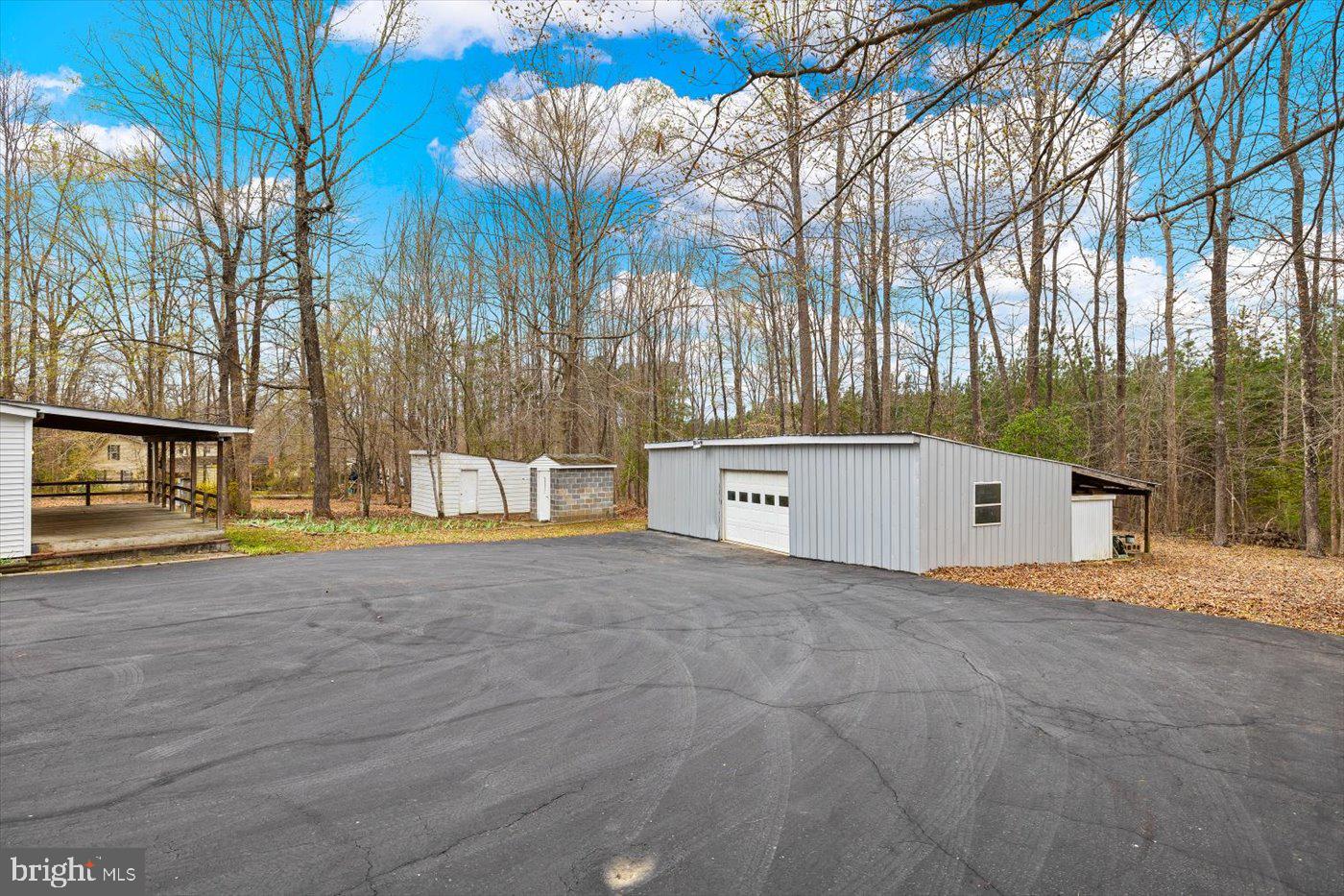 COUNTRY ACRES - Residential