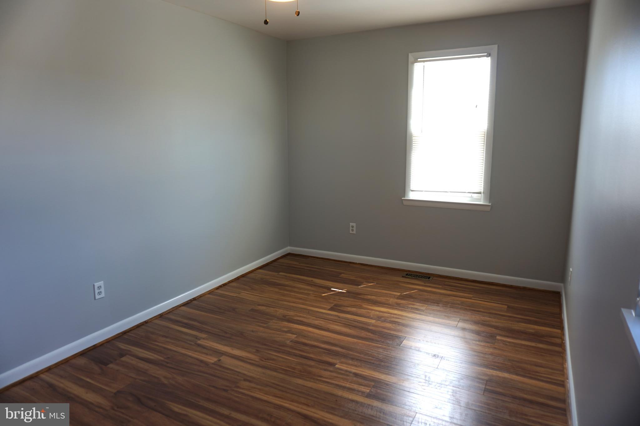 WOODLAND BEACH - Residential