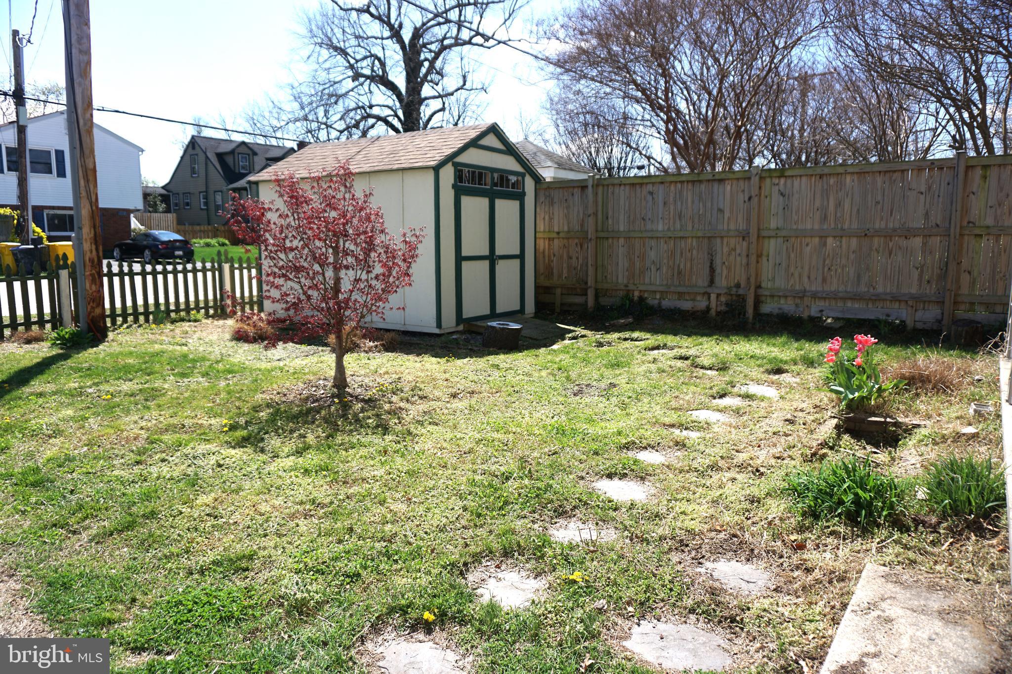 WOODLAND BEACH - Residential