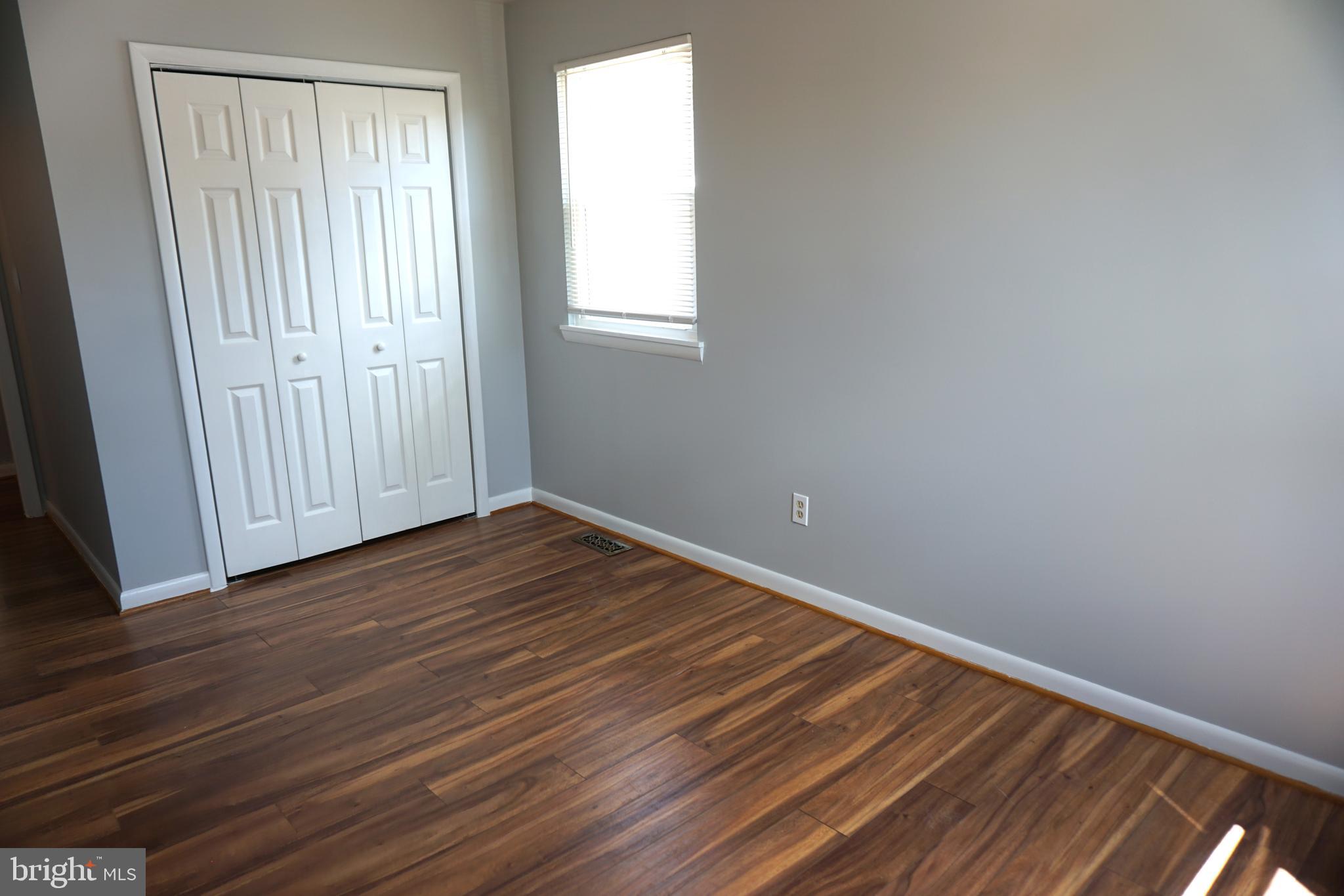 WOODLAND BEACH - Residential