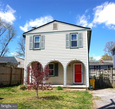 Photo of 702 Londontown Road, EDGEWATER, MD 21037 (MLS # MDAA2141558)