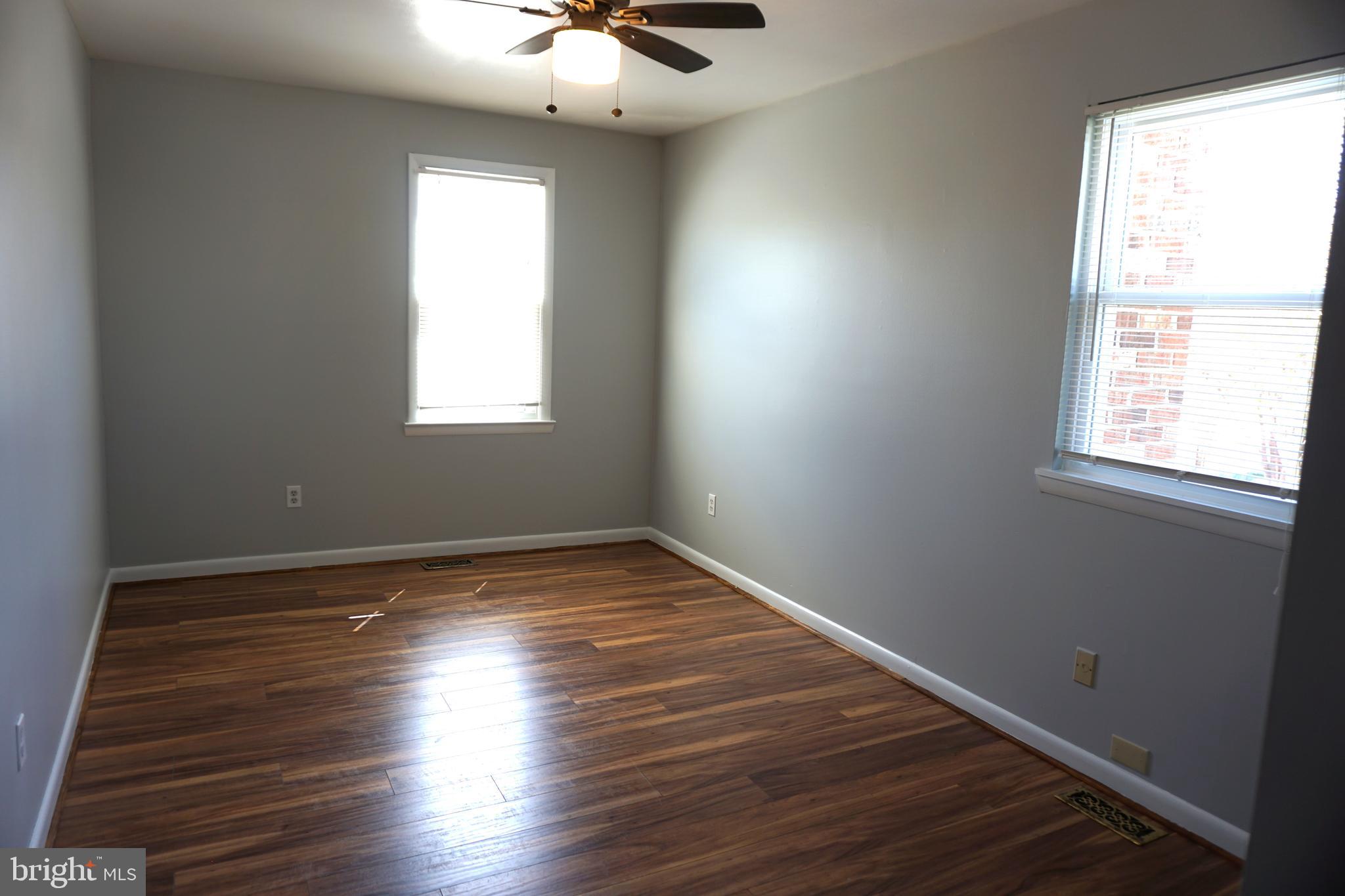 WOODLAND BEACH - Residential