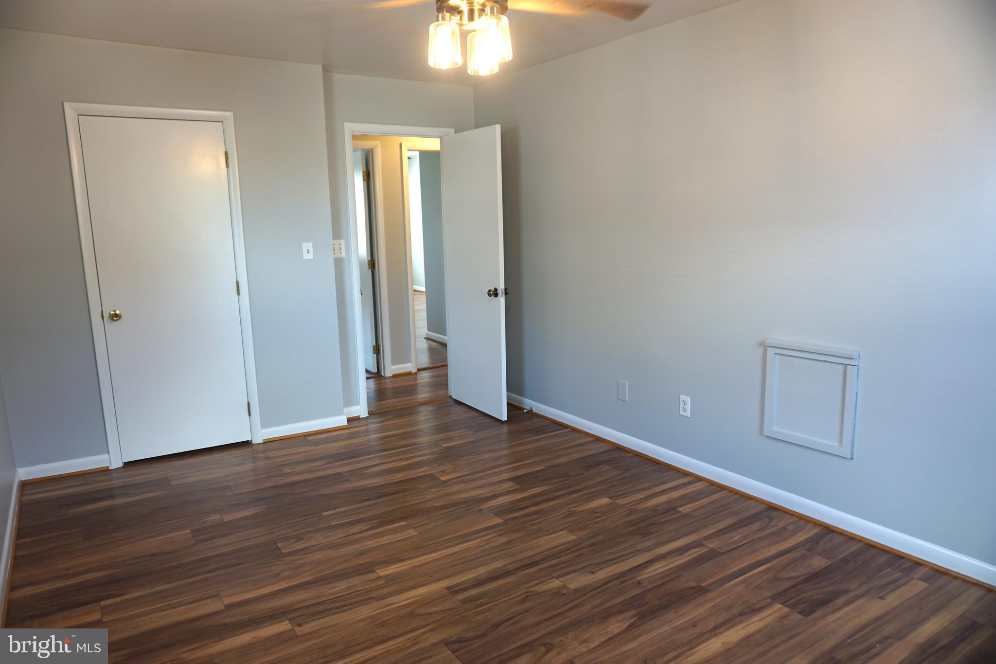 WOODLAND BEACH - Residential