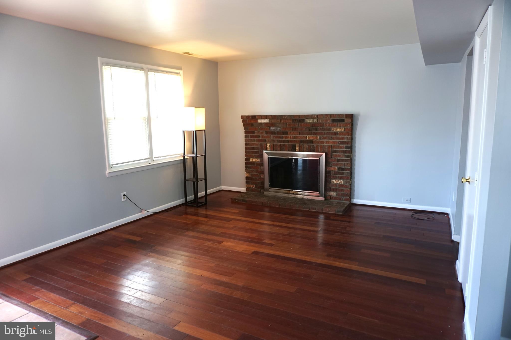 WOODLAND BEACH - Residential