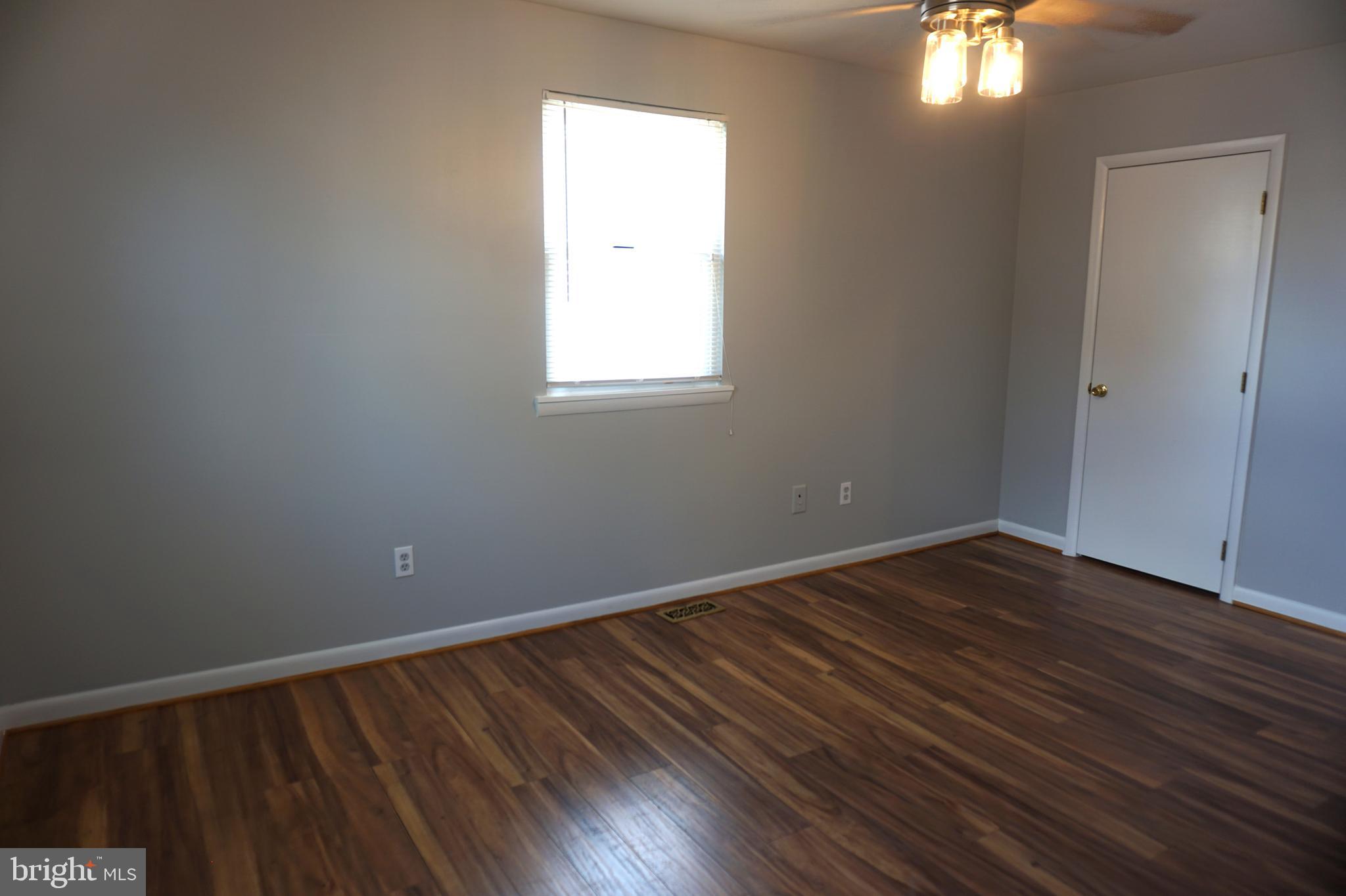 WOODLAND BEACH - Residential