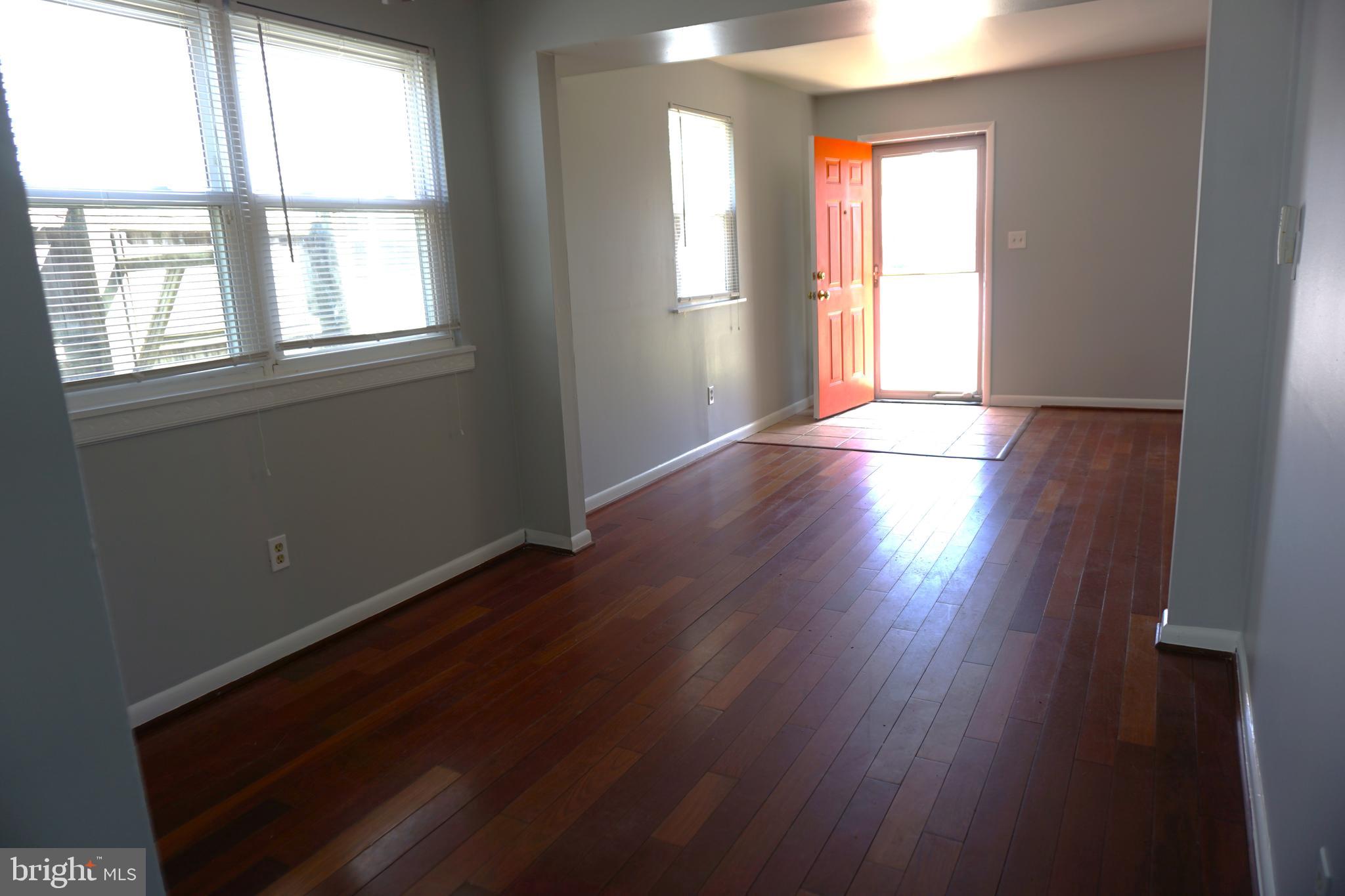 WOODLAND BEACH - Residential