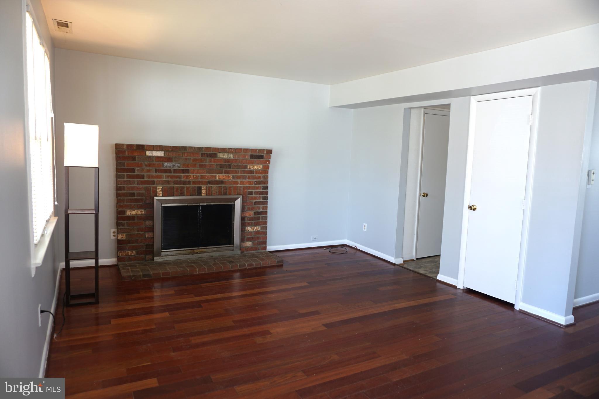 WOODLAND BEACH - Residential