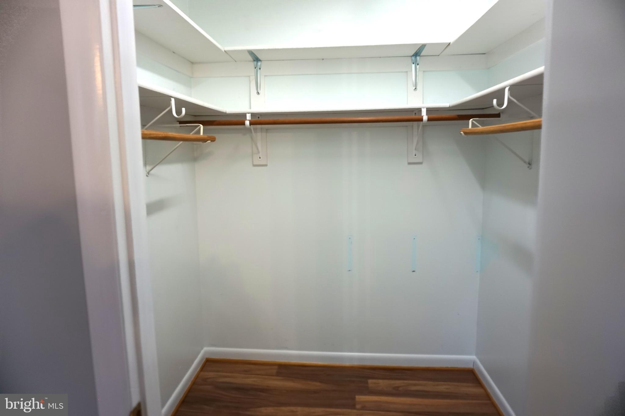 WOODLAND BEACH - Residential