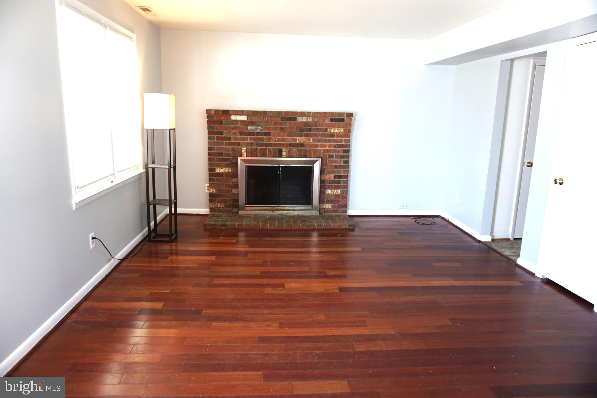 WOODLAND BEACH - Residential