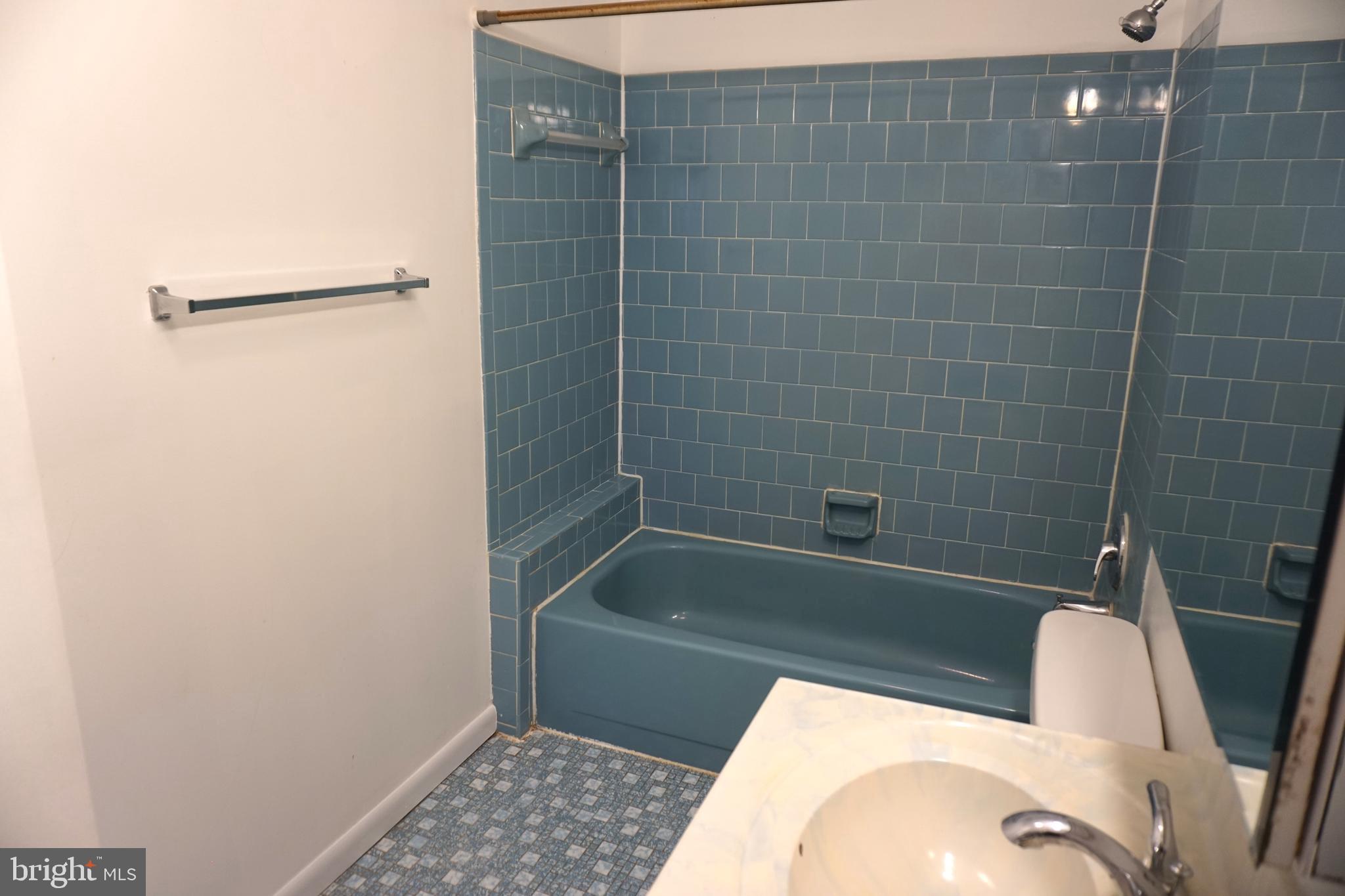 WOODLAND BEACH - Residential