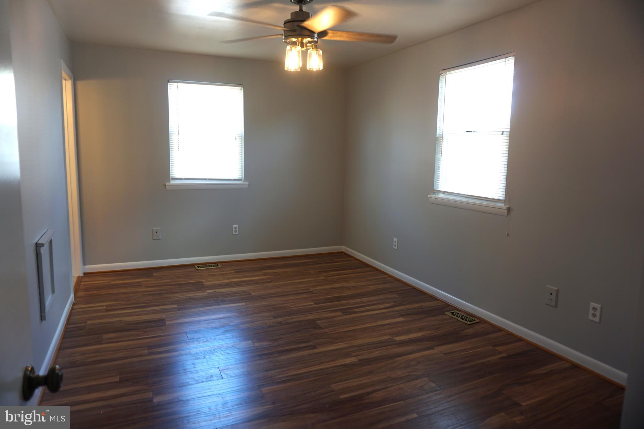 WOODLAND BEACH - Residential