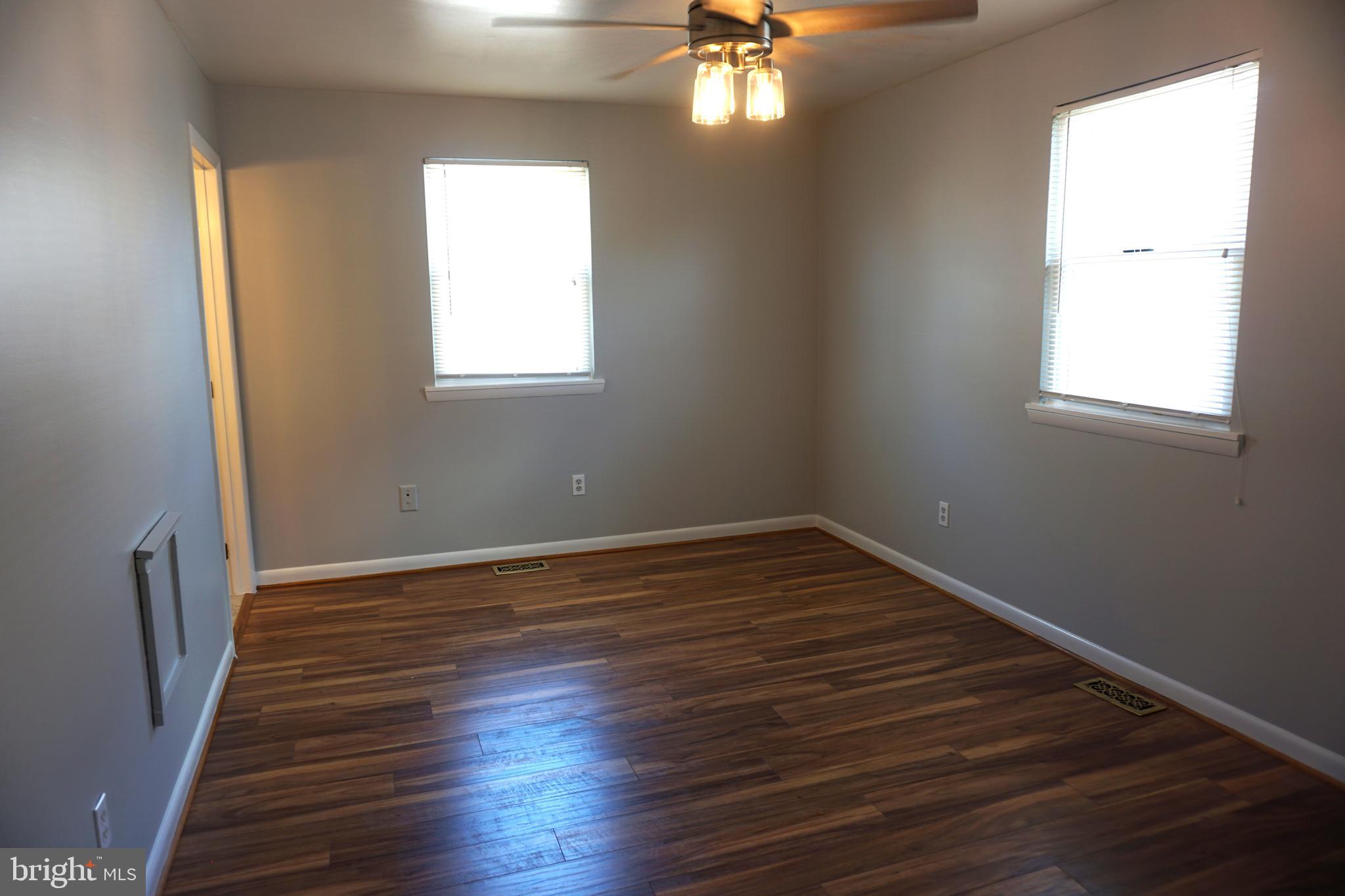 WOODLAND BEACH - Residential