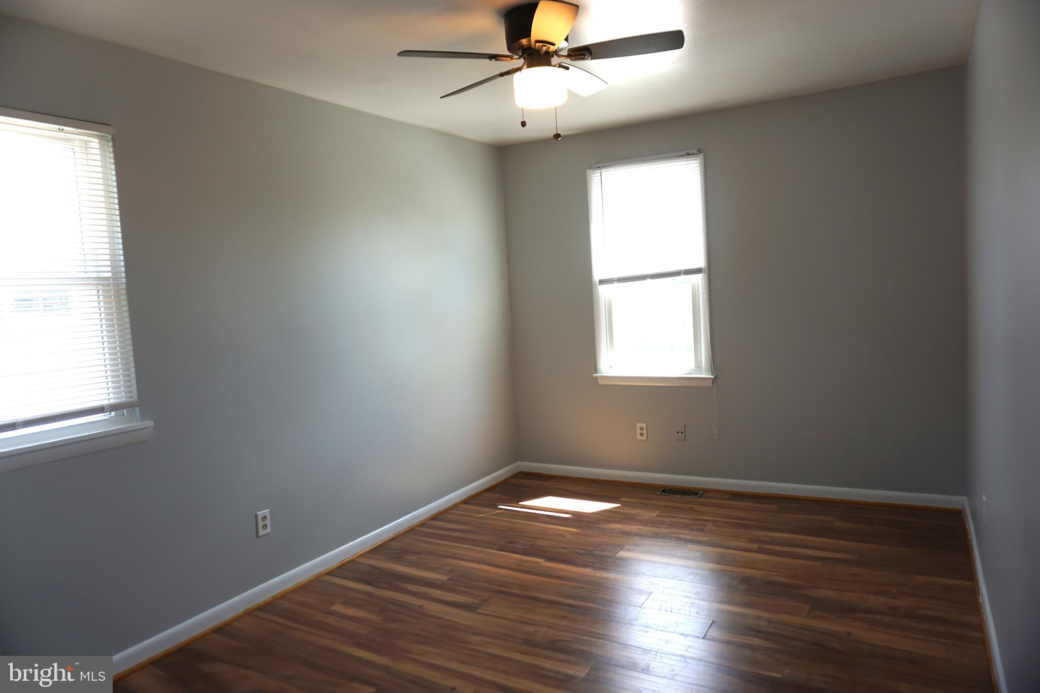 WOODLAND BEACH - Residential