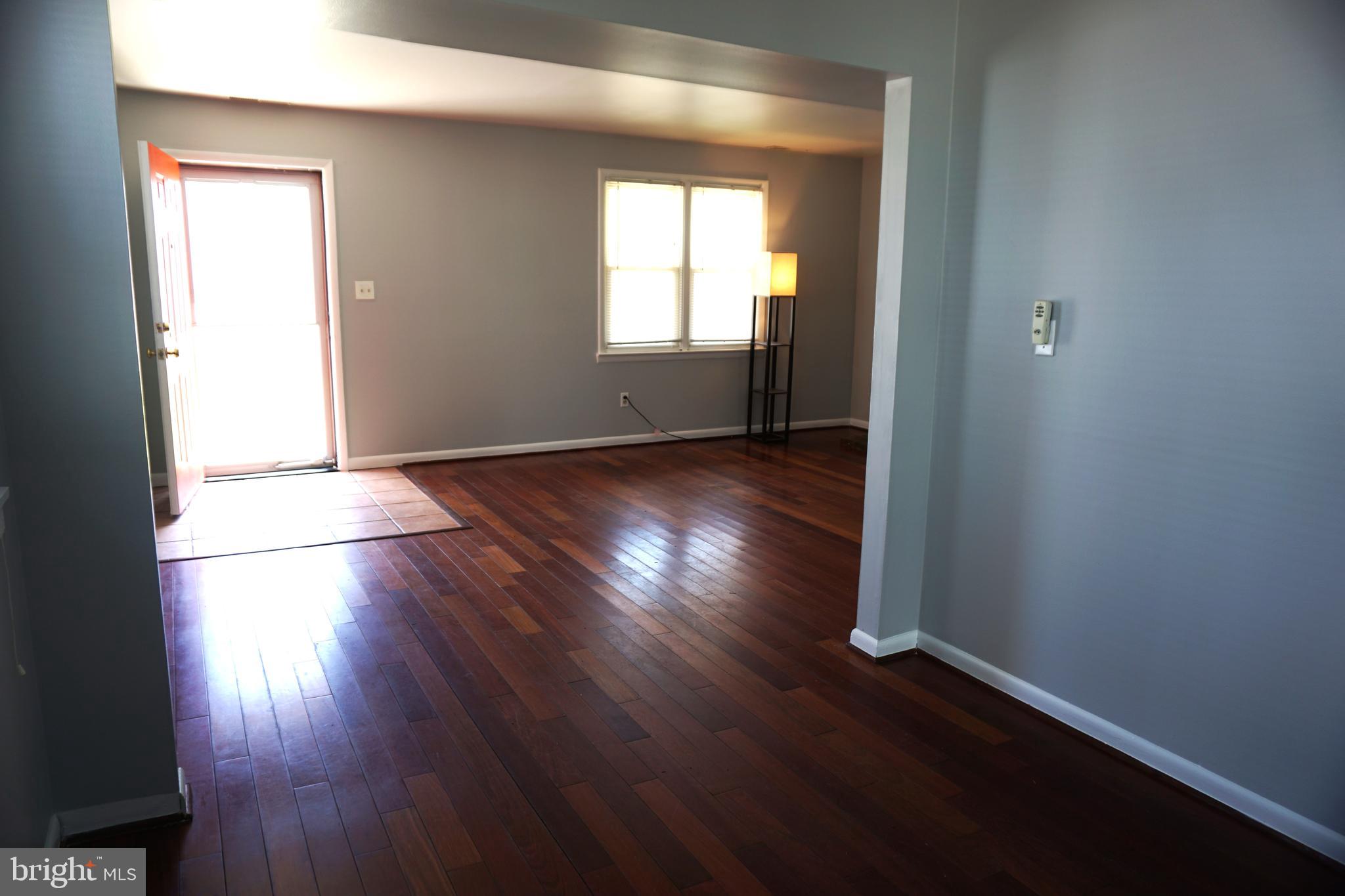 WOODLAND BEACH - Residential