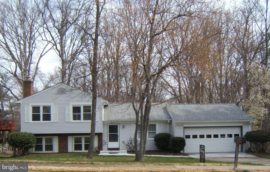 NICE SPLIT LEVEL WITH NEUTRAL DECOR GREAT NEIGHBORHOOD CLOSE TO EVERYTHING. VACANT AND READY!!!