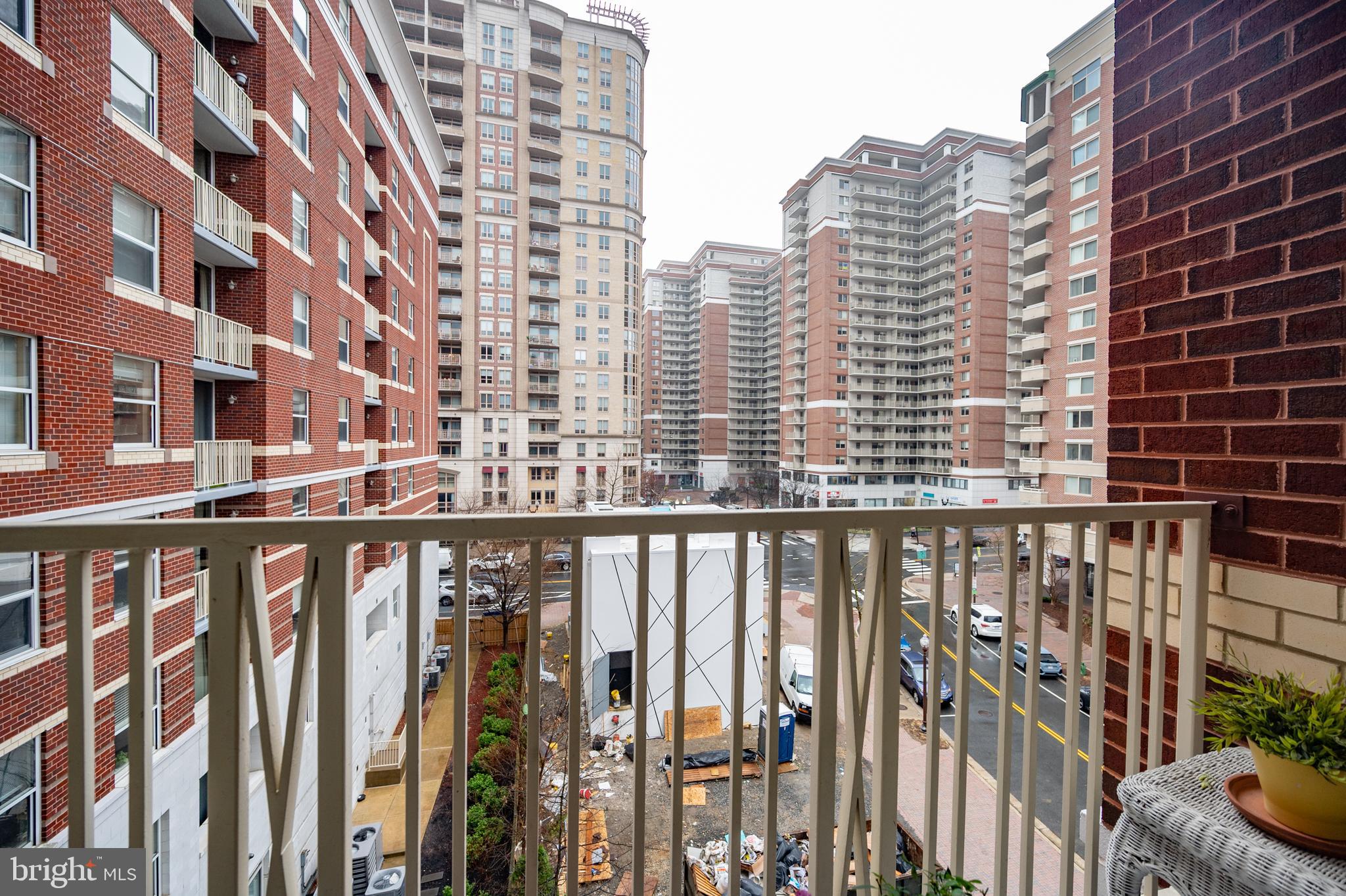 BALLSTON 880 - Residential