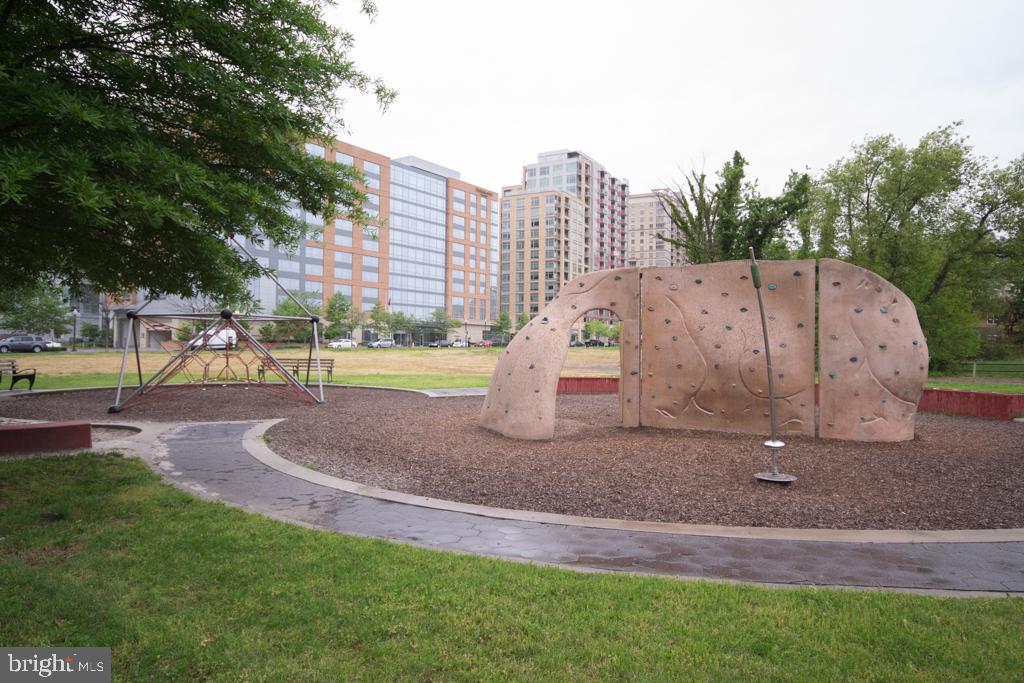 BALLSTON 880 - Residential