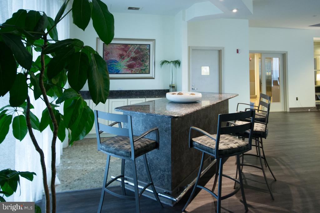 BALLSTON 880 - Residential