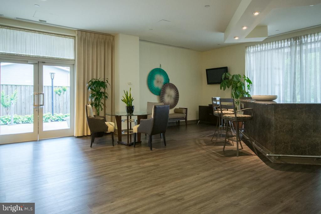 BALLSTON 880 - Residential