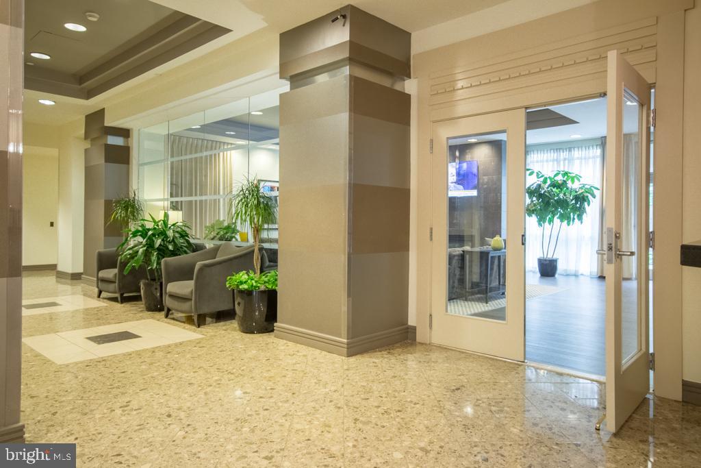 BALLSTON 880 - Residential