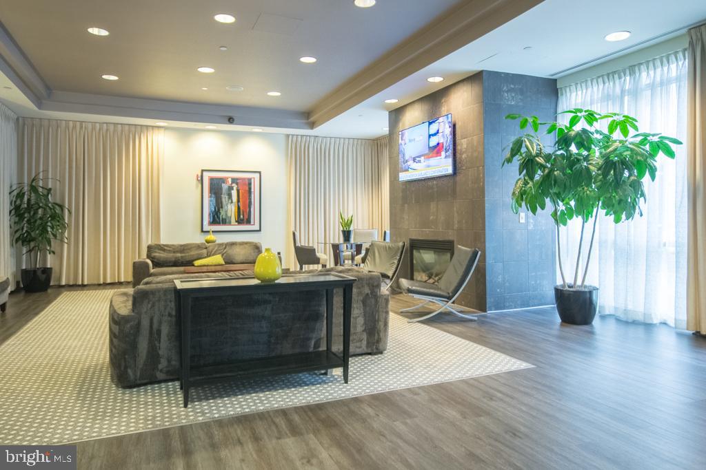 BALLSTON 880 - Residential