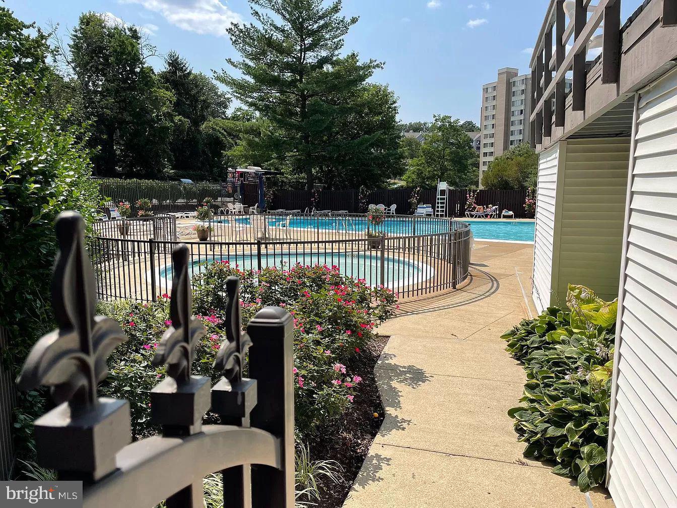 PAVILION ON THE PARK - Residential Lease