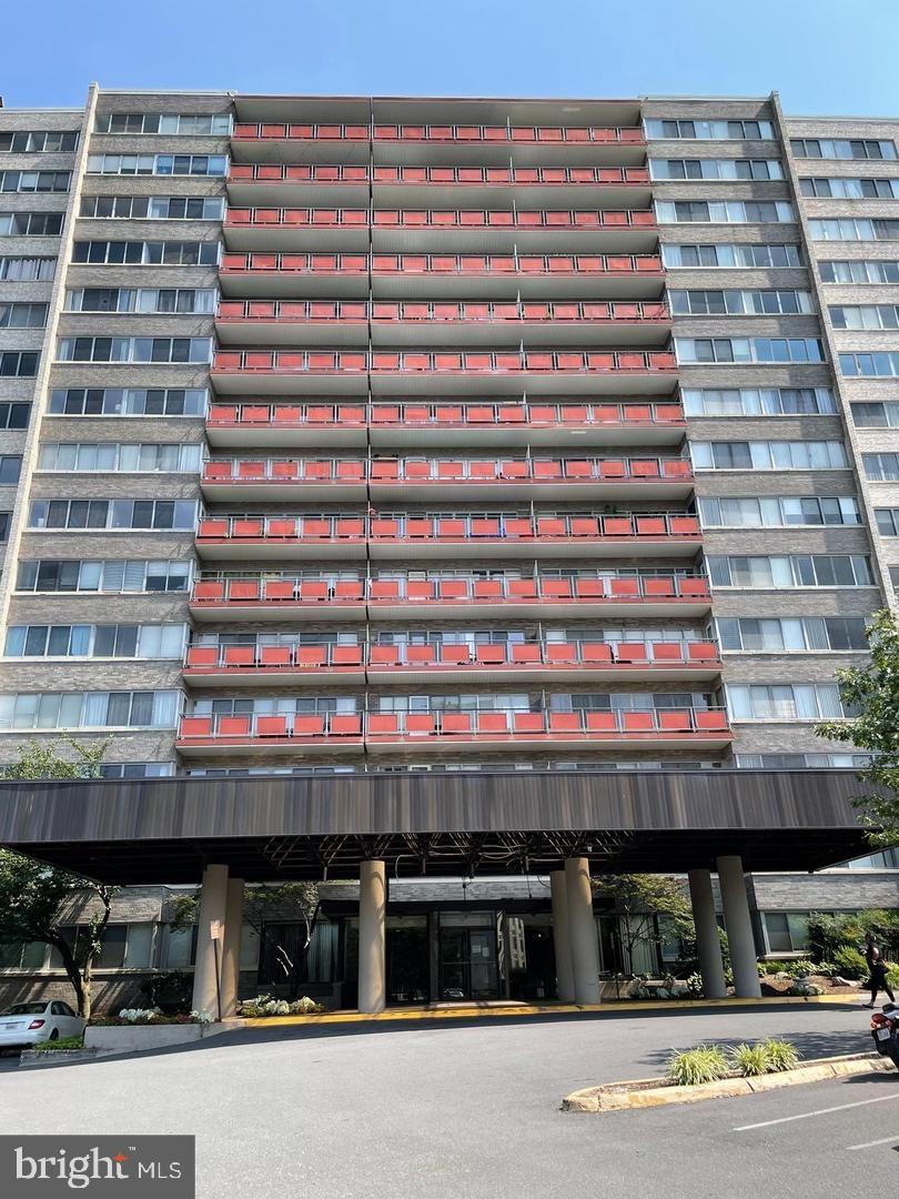 PAVILION ON THE PARK - Residential Lease