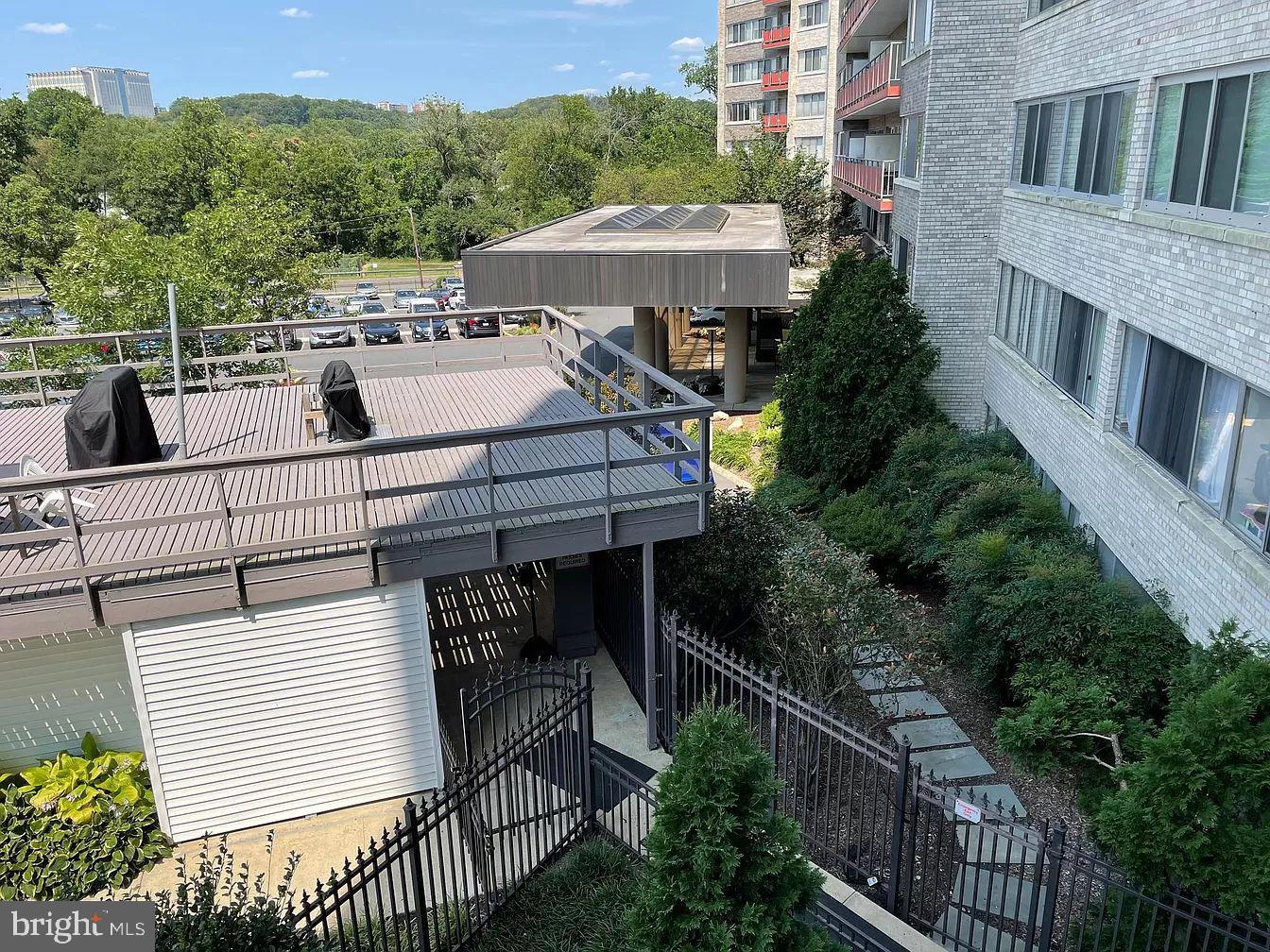 PAVILION ON THE PARK - Residential Lease