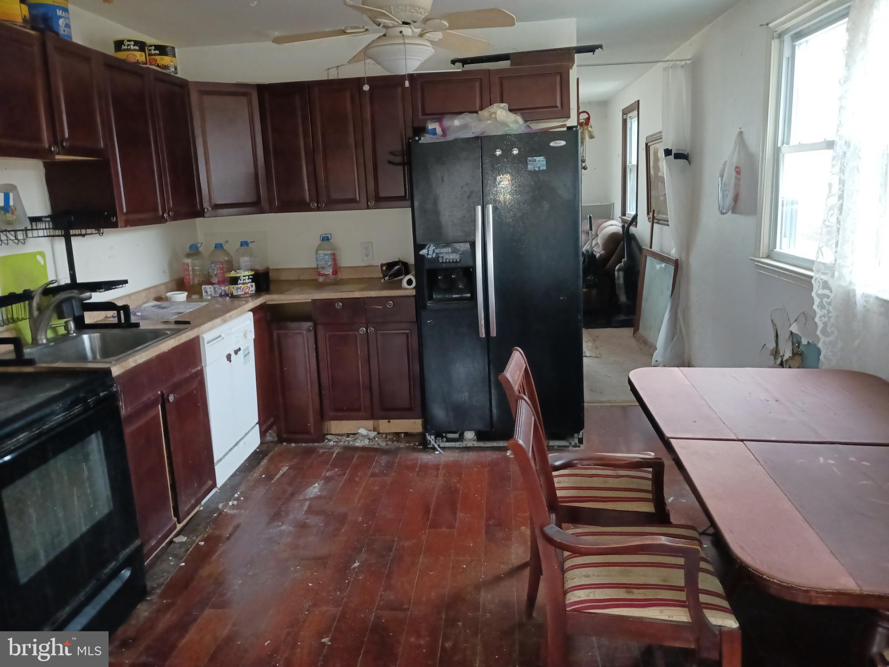 813 W KING ROAD