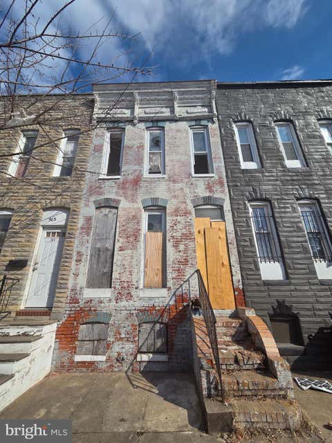 Townhouse For Sale - 305 S Pulaski Street<br/> BALTIMORE, MD 21223