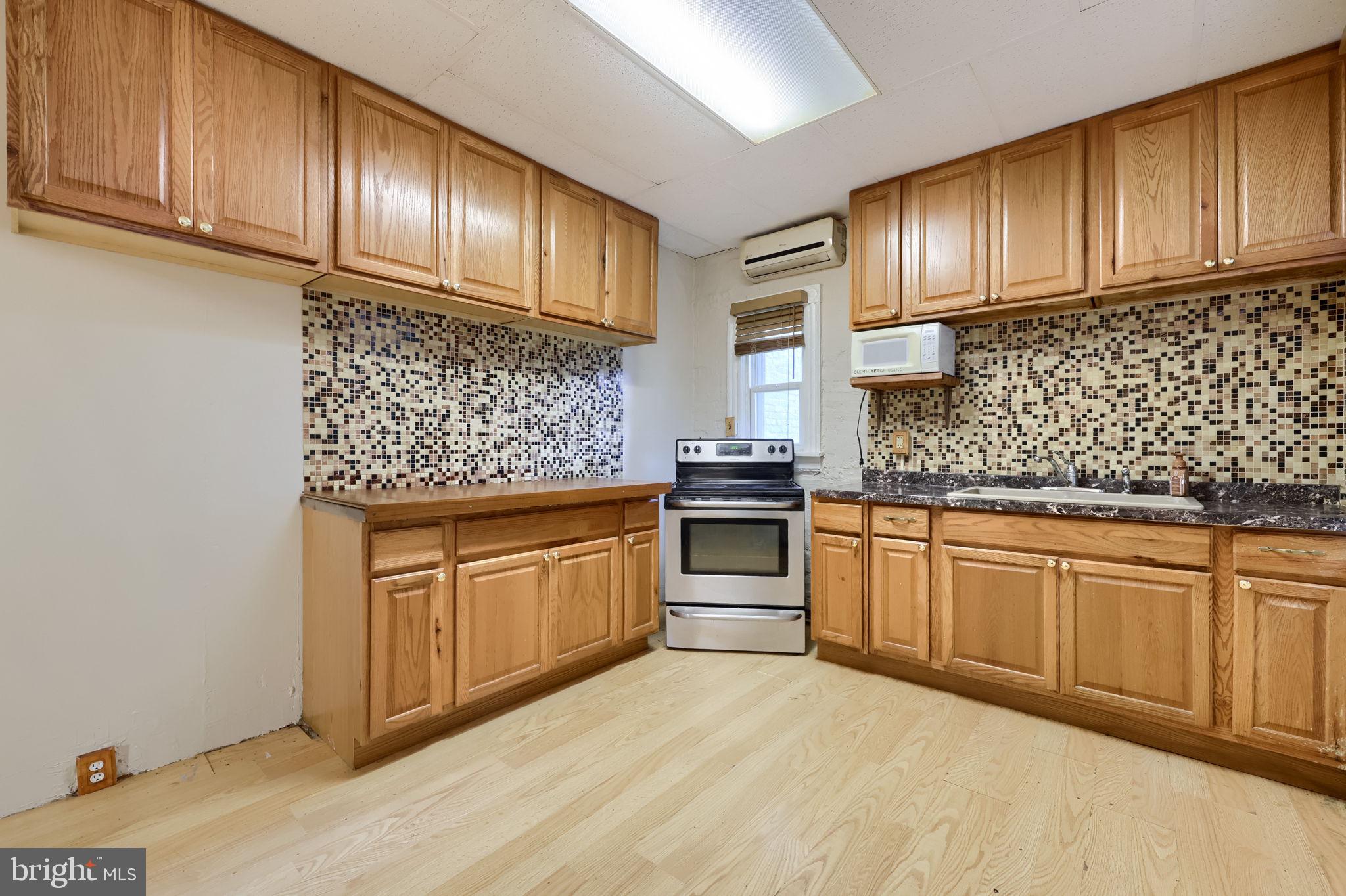 CHESTNUT HILL - Residential
