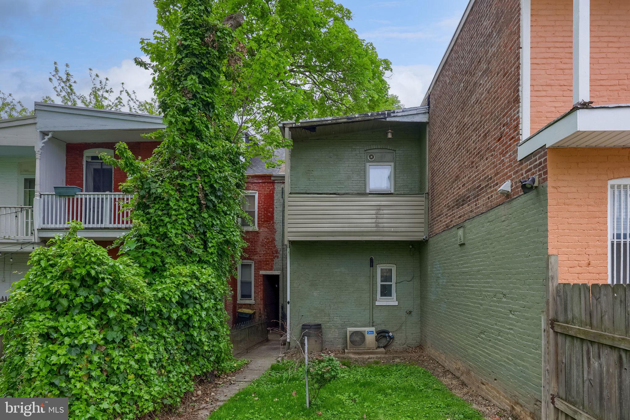 CHESTNUT HILL - Residential