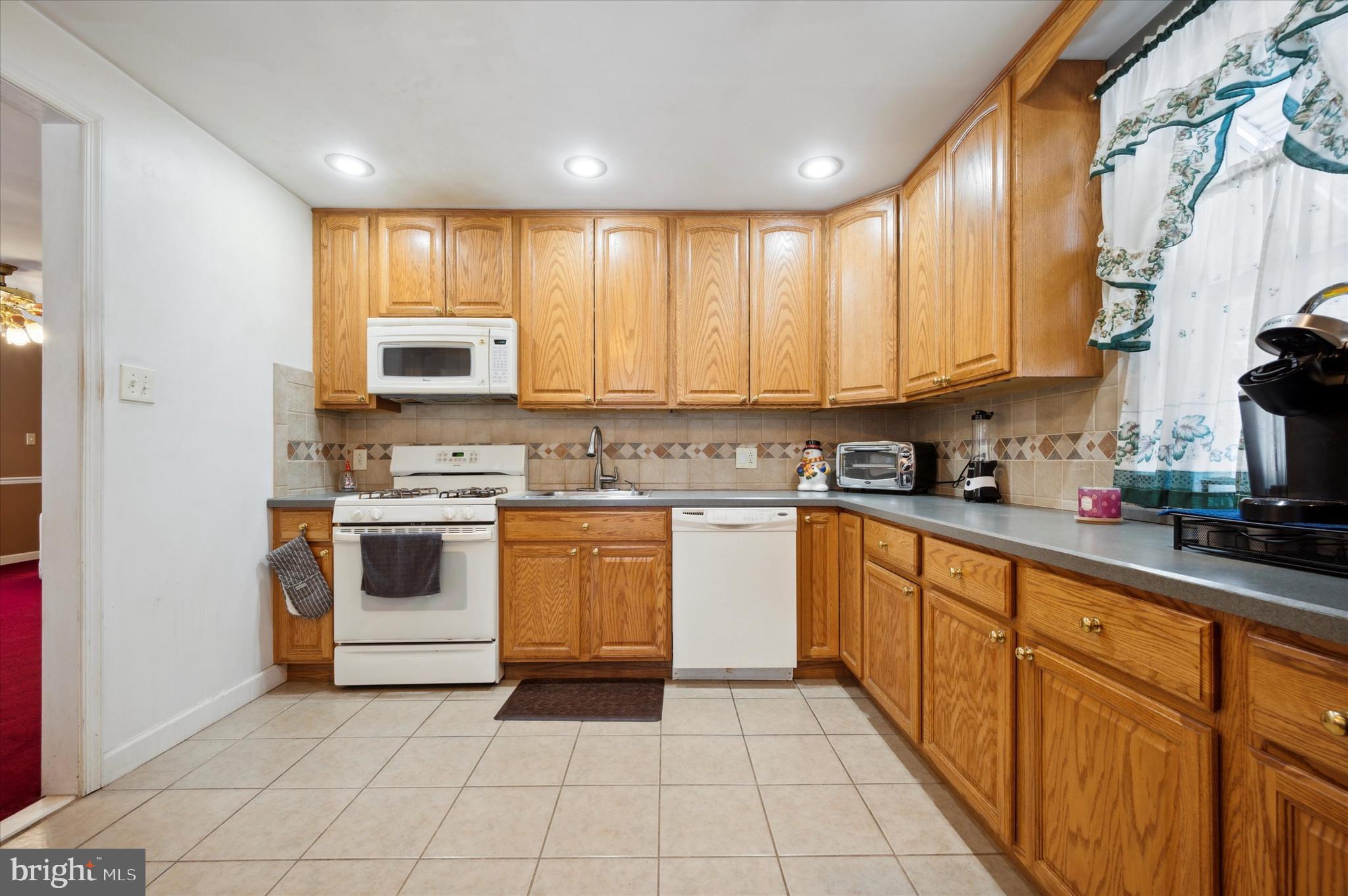 FOX CHASE - Residential