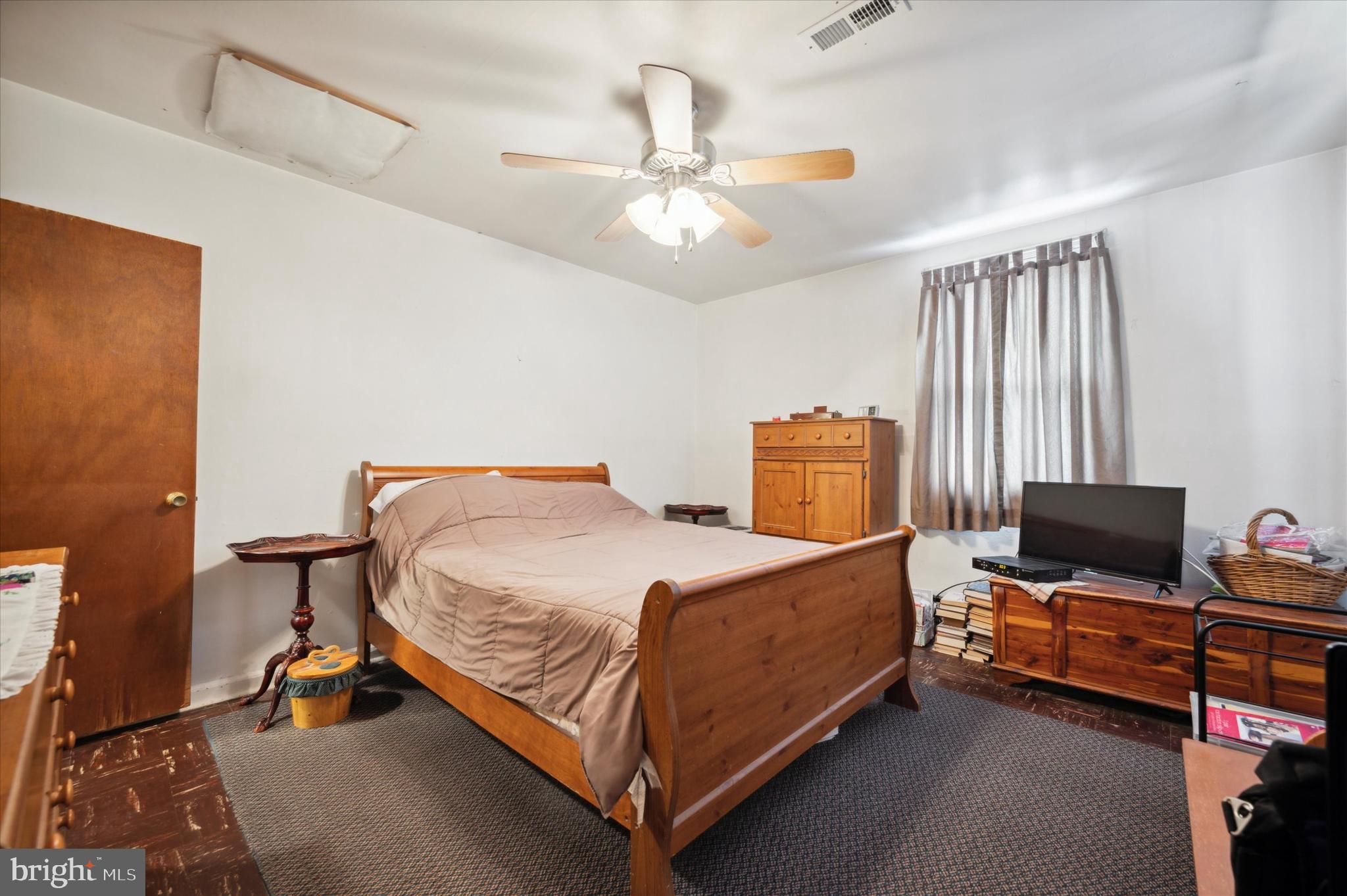 FOX CHASE - Residential