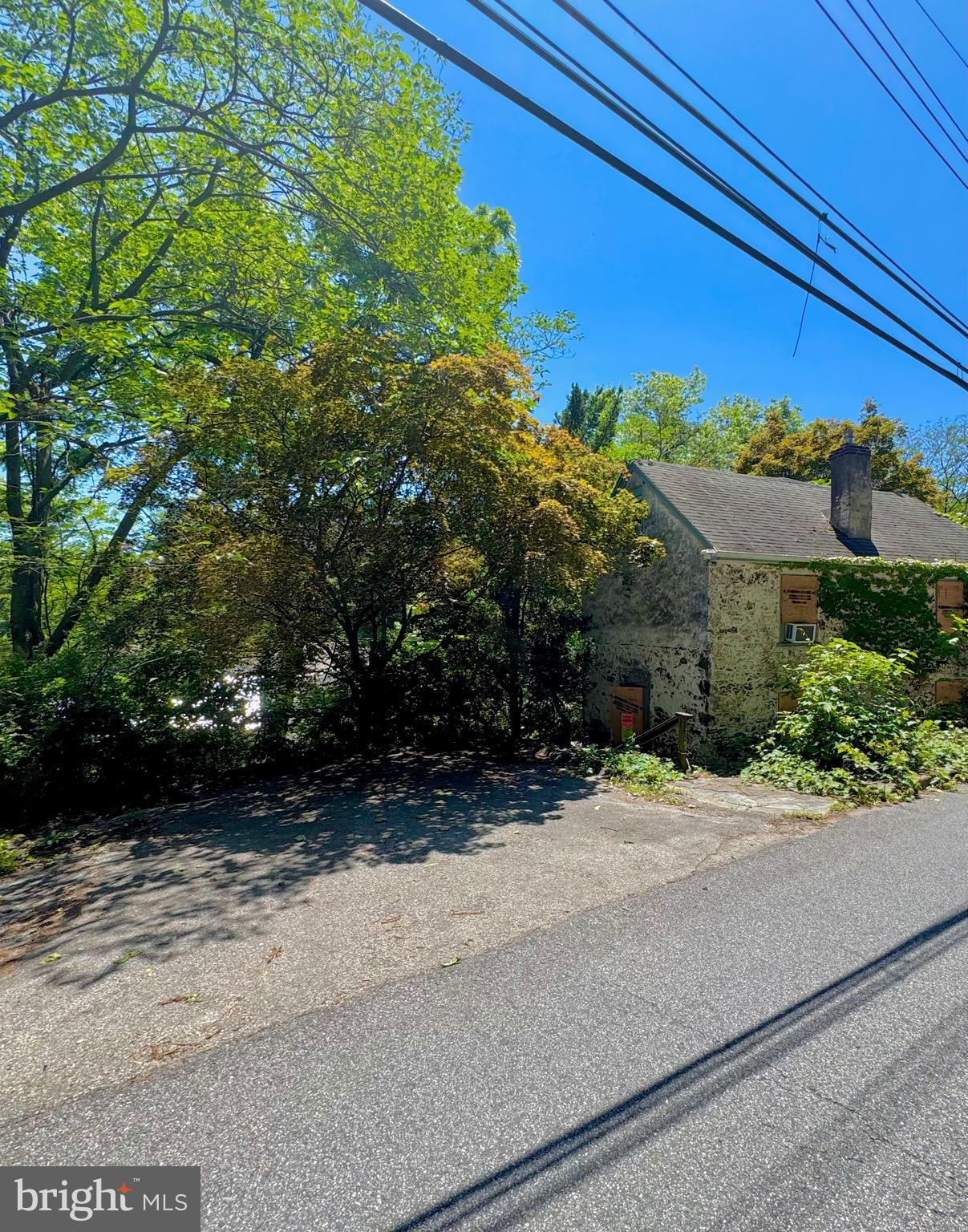 Whether you're an investor looking for your next project or a homeowner ready to customize a space from the ground up, this property has plenty of potential. Situated on a quiet street, this property includes it's own driveway for up to 2 cars and is conveniently located near hiking trails, shopping, and major roadways. The heater appears to have been replaced recently as well. Sold as-is. Great project for cash buyers or those using renovation financing. Don’t miss the chance to bring this home back to life!