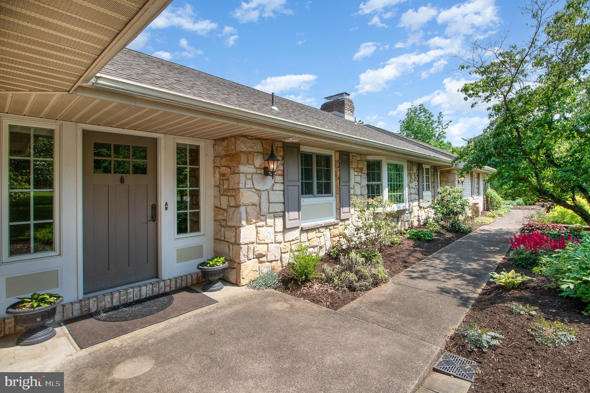4 APPLE TREE LANE