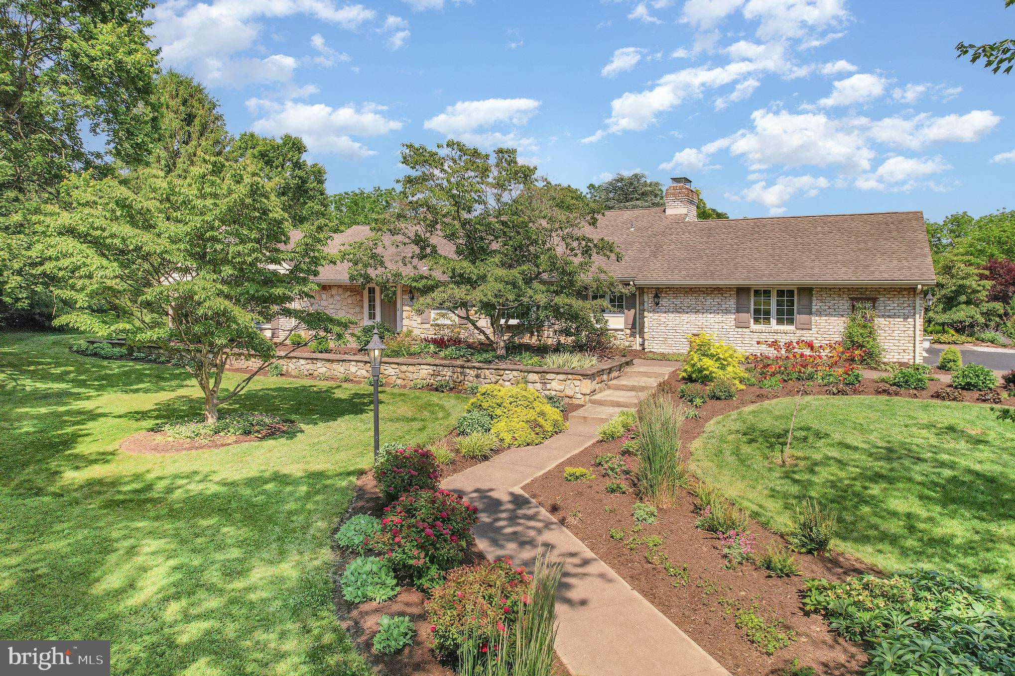 4 APPLE TREE LANE