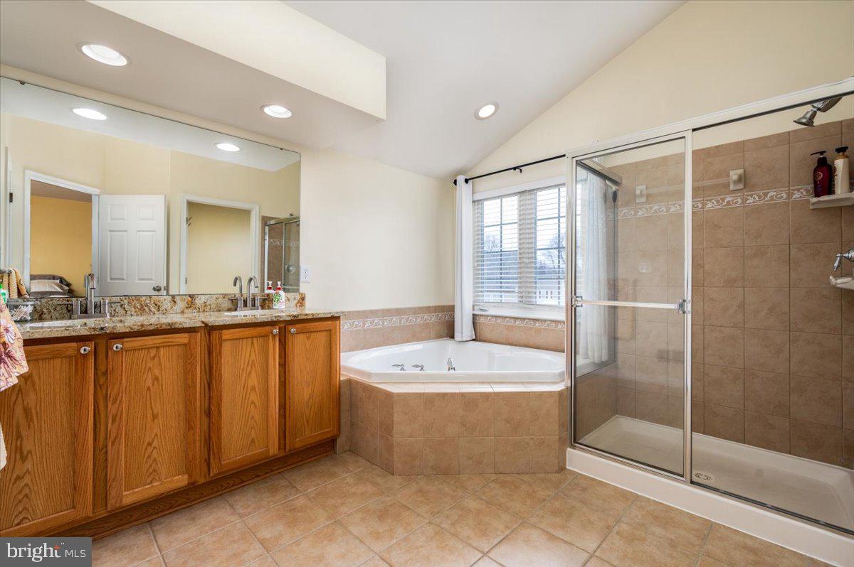 SHAMROCK MANOR - Residential