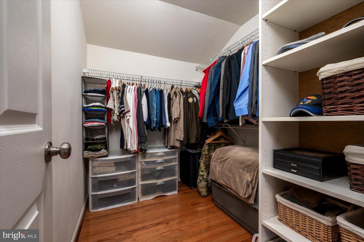 SHAMROCK MANOR - Residential