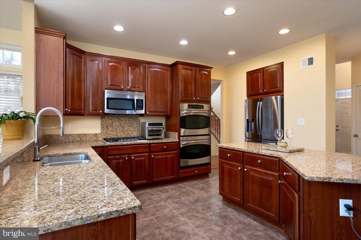 SHAMROCK MANOR - Residential