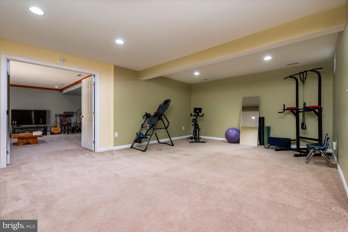 SHAMROCK MANOR - Residential