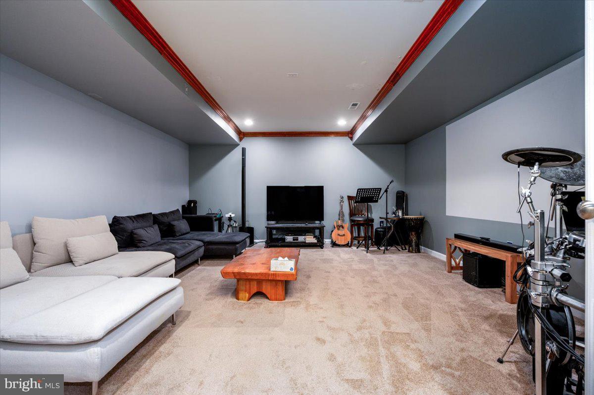 SHAMROCK MANOR - Residential