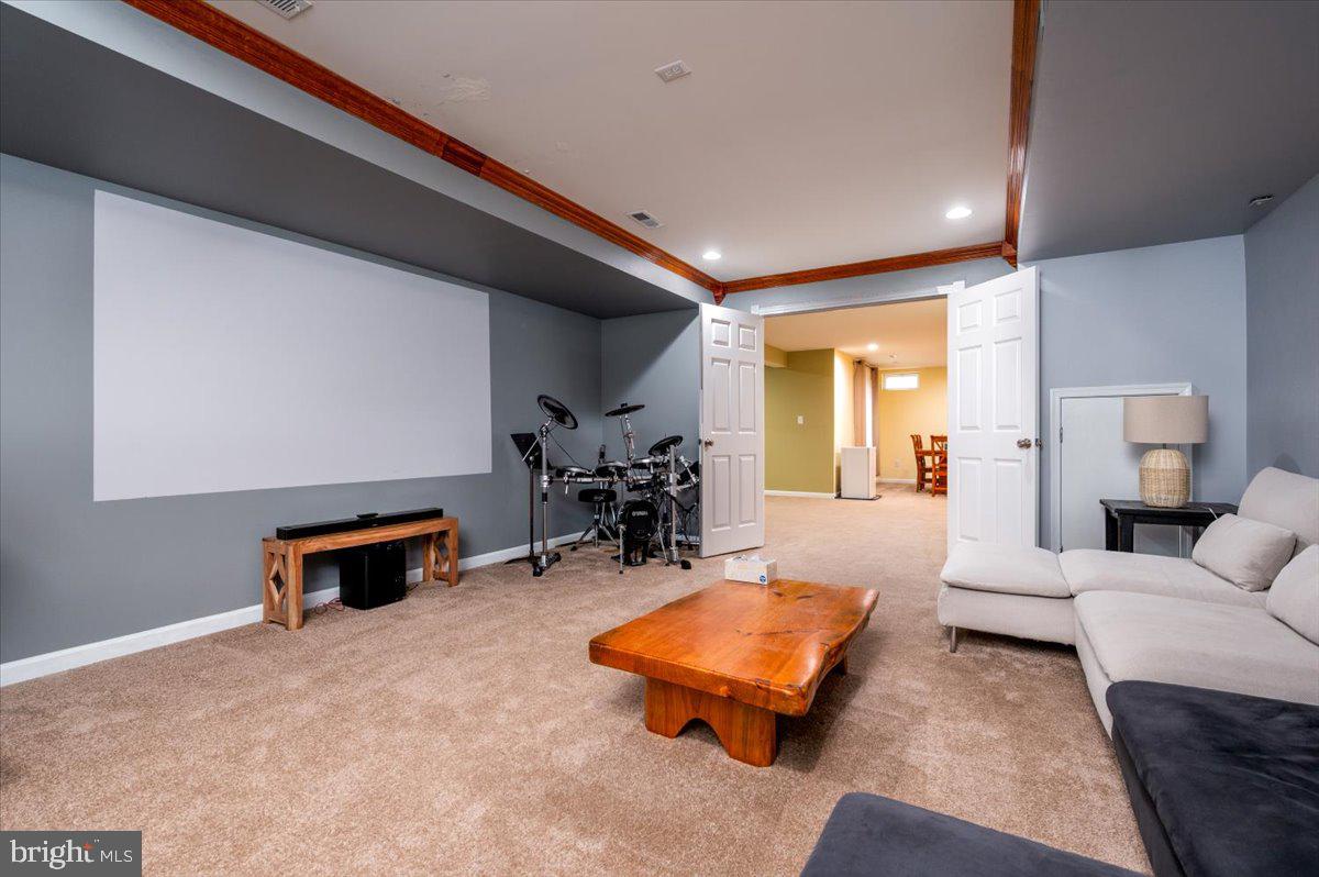 SHAMROCK MANOR - Residential