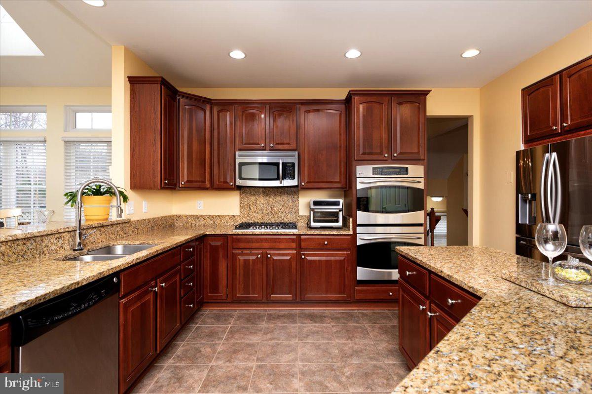 SHAMROCK MANOR - Residential