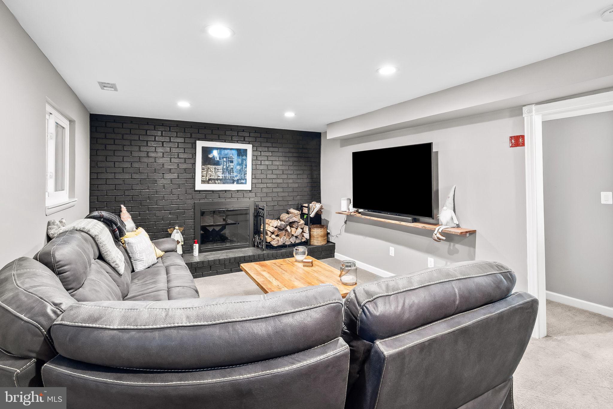 VALLEY HILLS - Residential